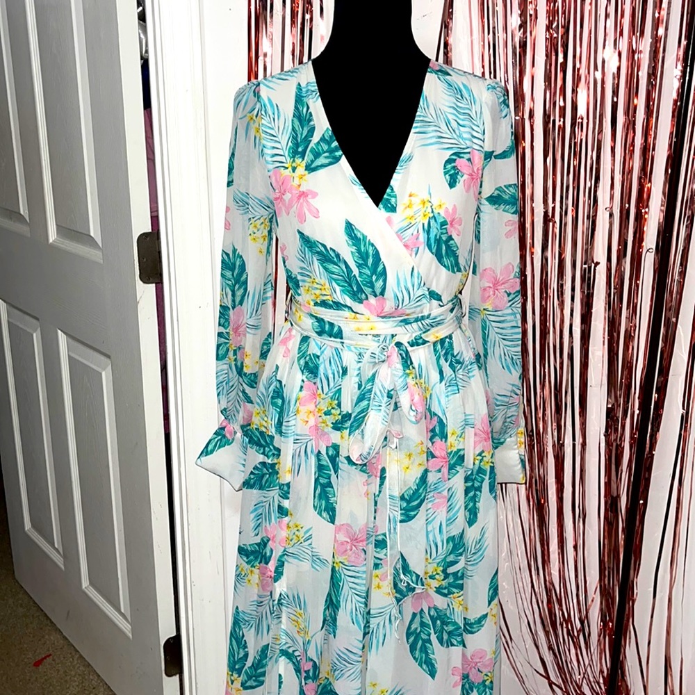 Pink lily floral dress with side splits.